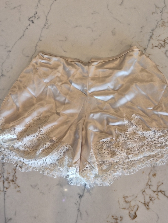 Reformation Pants - NWT Reformation Fern Short
